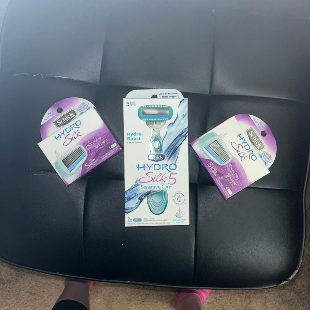 Schick Hydro Silk 5 Sensitive Care Razor Set - Brand New Unopened
